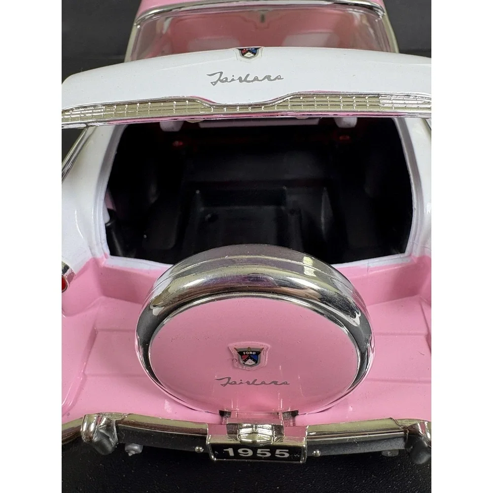 Road Signature 1955 Ford Fairlane Crown Victoria Pink White 1:18 Diecast
